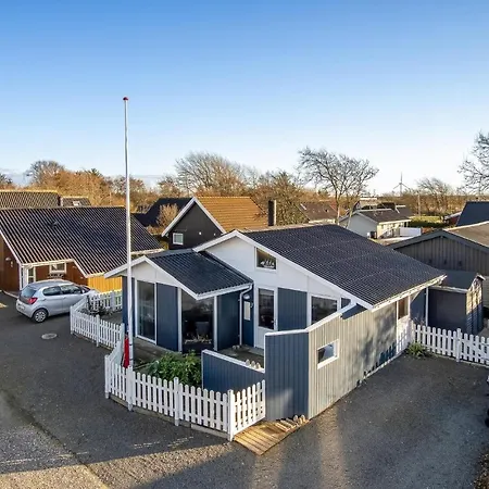 Holiday home Beautiful In With Kitchen